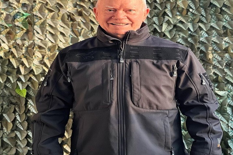 Namık Ekin Kaç Dil Biliyor?