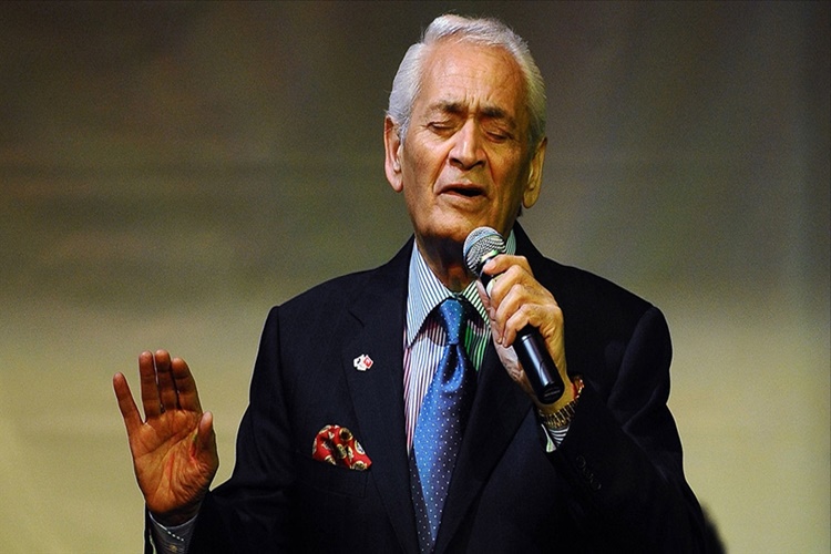 Neden Saçların Beyazlamış Arkadaş İlk Kim Söyledi?