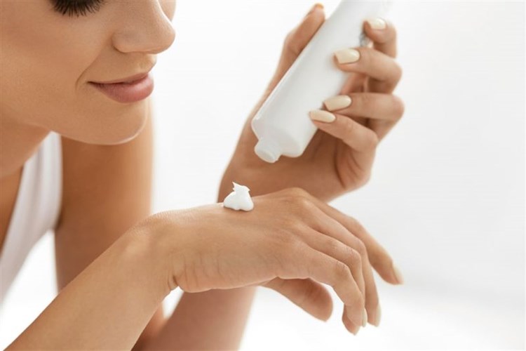 Nemlendirici Sürmek Orucu Bozar Mı?