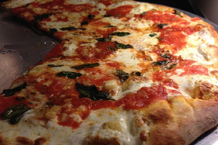New York Pizzası Nasıl Yapılır?