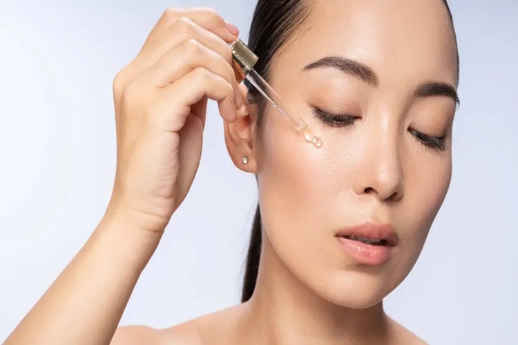 Niacinamide Göz Çevresine Sürülür Mü?