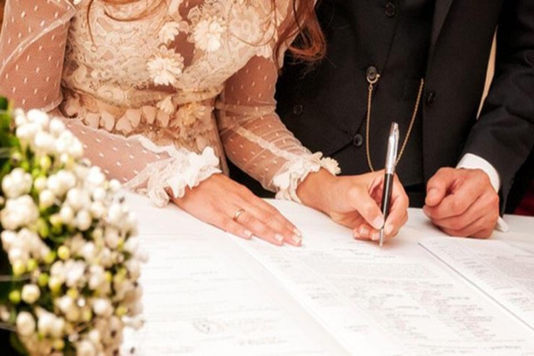Nikah Tarihi Almak Zor Mu?