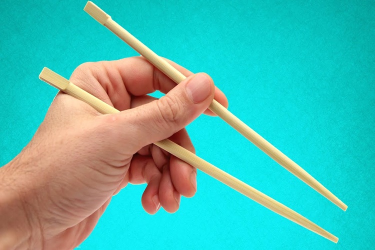 Noodle Çubukları Nasıl Tutulur?