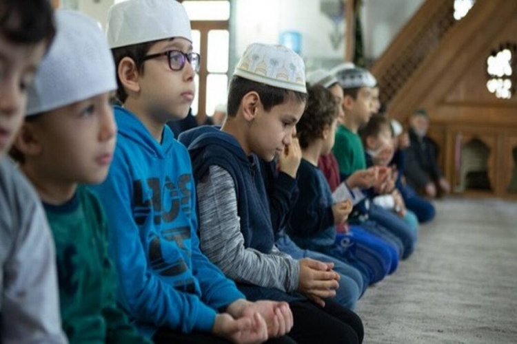 Öğlen Namazı Niyeti Nasıl Getirilir?