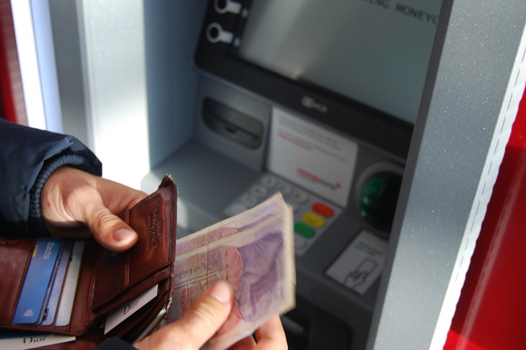Ölen Kişinin Bankadaki Parası Nasıl Alınır?