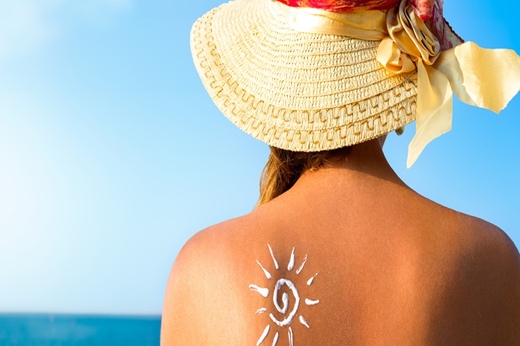 Omuzdaki Güneş Lekesi Nasıl Geçer?