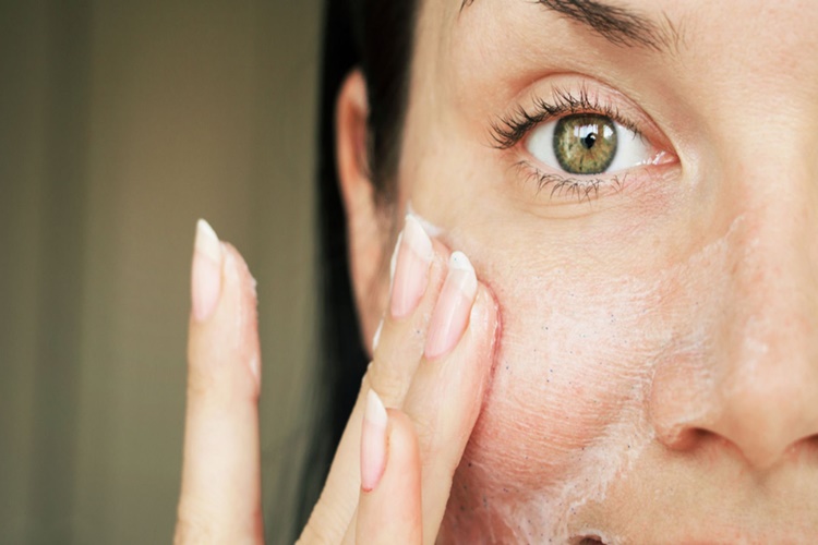Önce Peeling Mi, Siyah Nokta Bandı mı Yapılır?