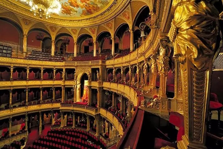 Opera Ne Kadar Sürer?