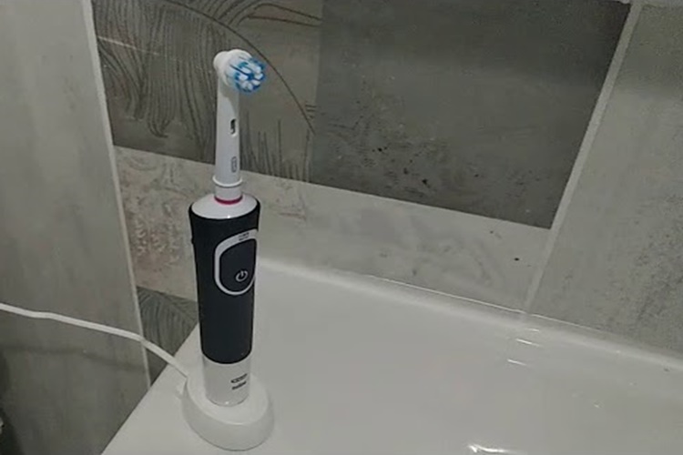 Oralbi Şarjlı Diş Fırçası Nasıl Şarj Edilir?