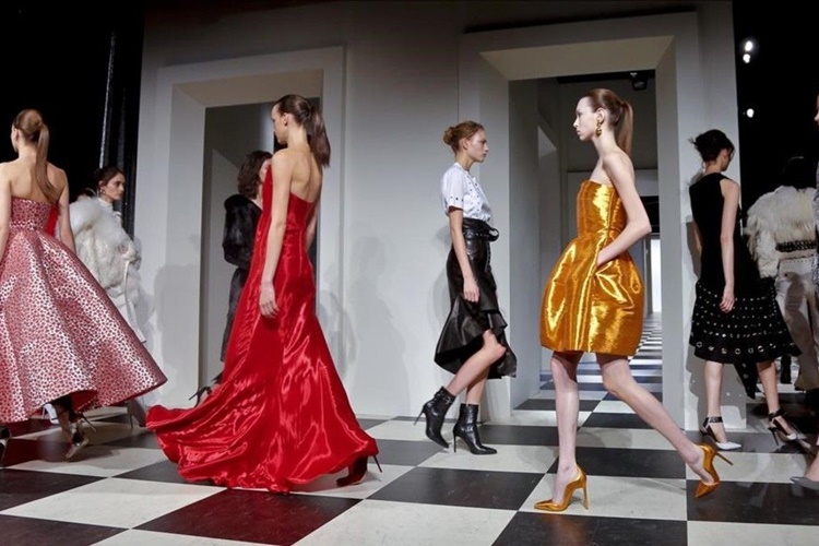 Oscar De La Renta Amerikan Markası mıdır?