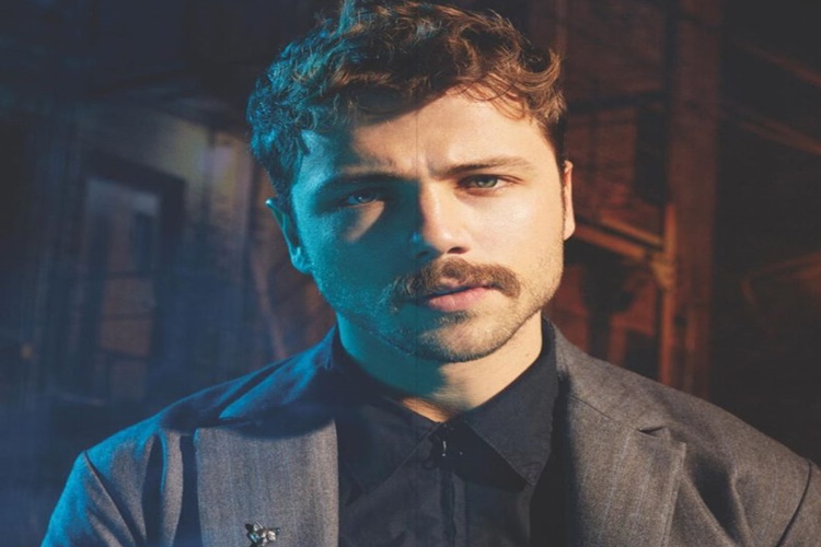 Oyuncu Tolga Sarıtaş Hakkında Sıkça Araştırılan Konular Nelerdir?