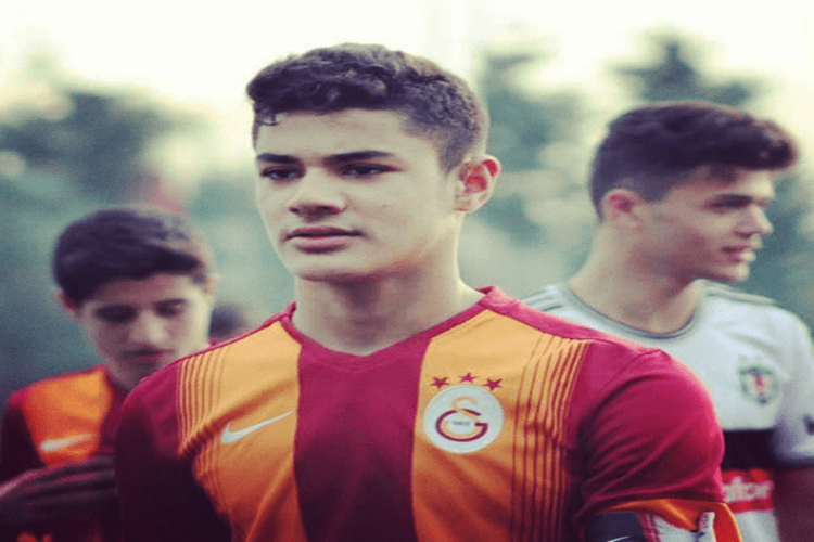 Ozan Kabak Hangi Takımı Tutuyor?