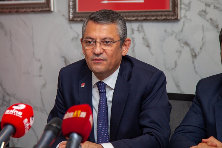 Özgür Özel'in Kaç Çocuğu Var?