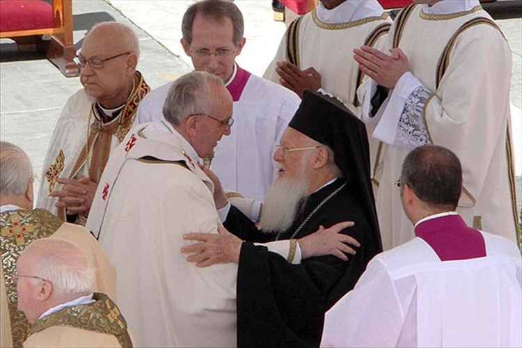  Papalık Babadan Oğula Geçer Mi?