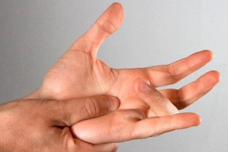 Parmak Çıtlatmak Zararlı Mı?