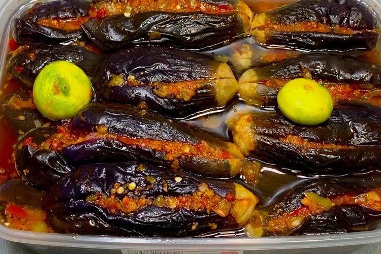 Patlıcan Oturtma Yanına Ne Gider?