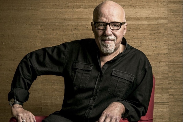 Paulo Coelho Evli Midir?