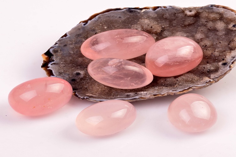 Pembe Kuvars Taşı Neden Beyazlar?