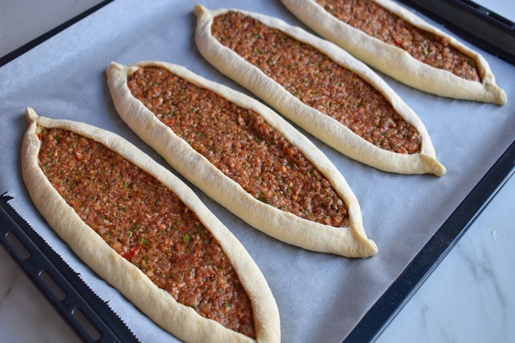 Pide İçine Sarımsak Konur Mu?