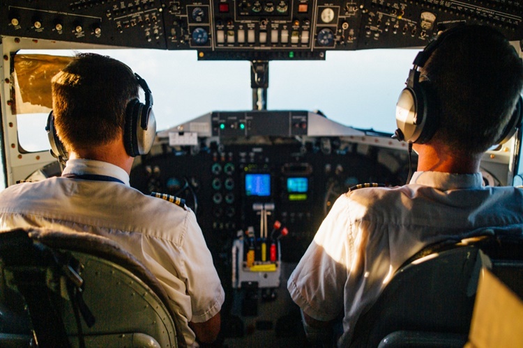 Pilotlar Eşlerini Aldatır Mı?