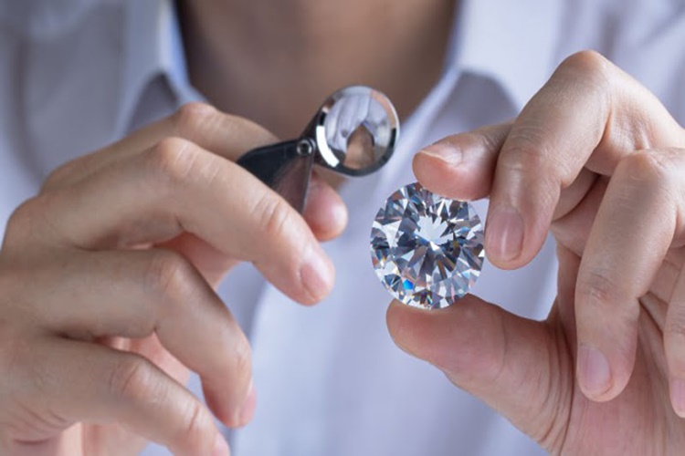 Pırlanta İle Swarovski Nasıl Ayırt Edilir?