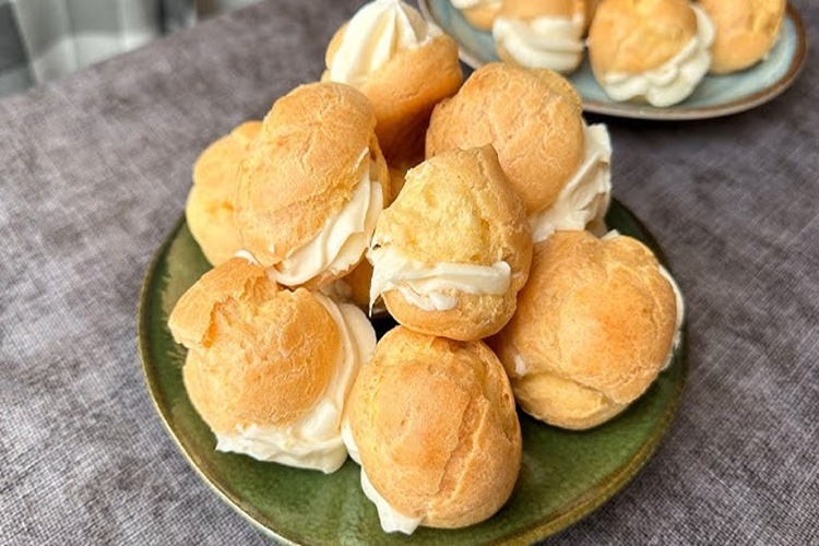 Profiterol Hamuru Neden Sert Olur?