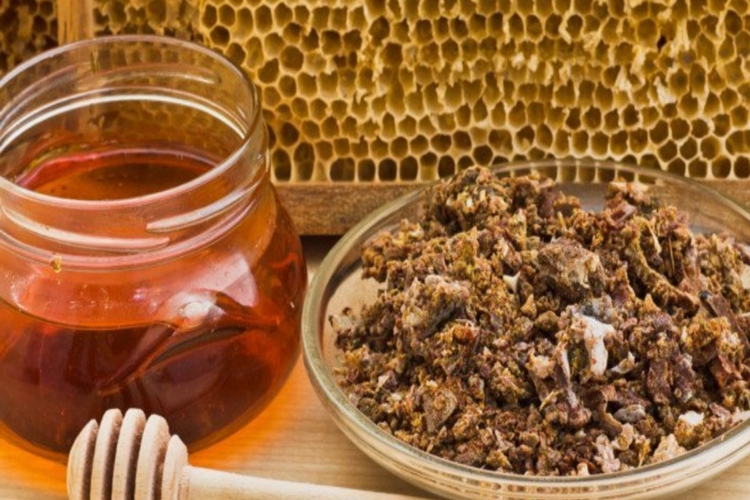 Propolis Aç Mı Tok Mu İçilir?