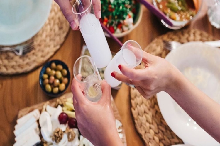 Rakı Bayatlar Mı?