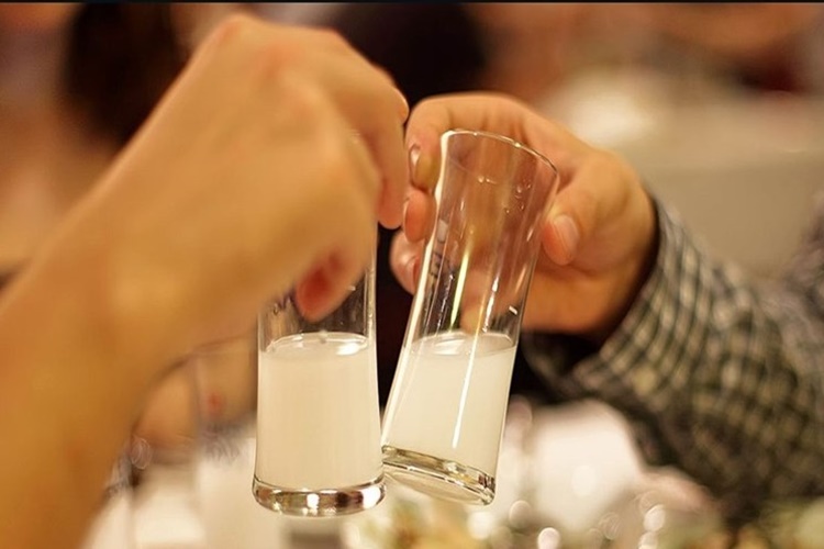 Rakı Buzdolabına Konur Mu?
