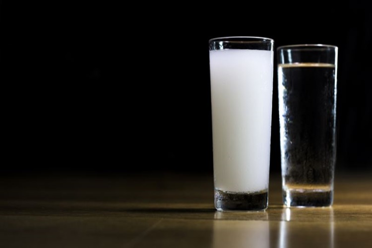 Rakı Zehirler Mi?