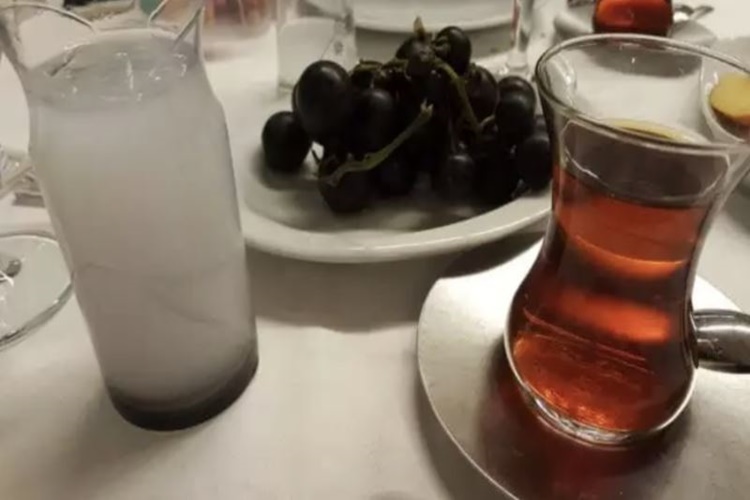Rakıdan Sonra Neden Çay İçilir?