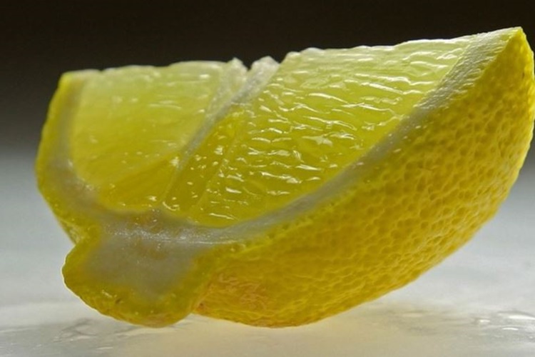 Rakının İçine Limon Sıkılır Mı?