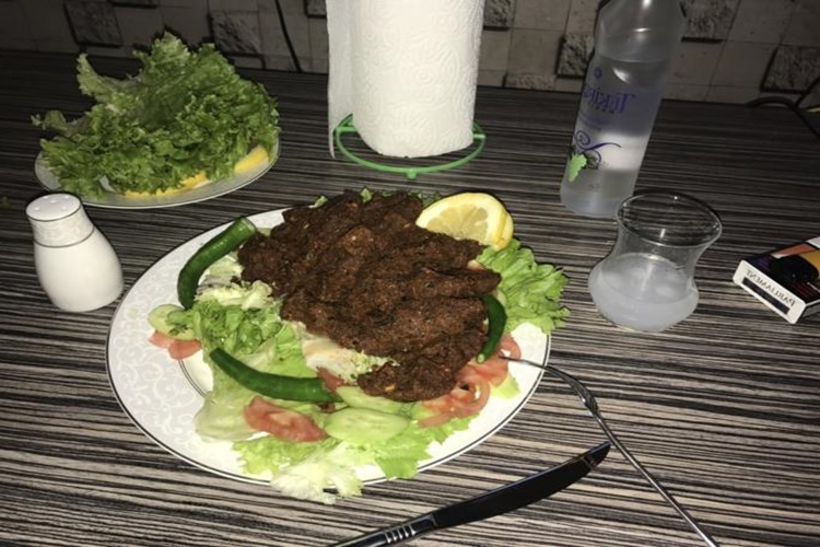 Rakının Yanında Çiğ Köfte Yenir Mi?