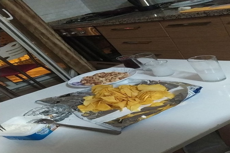 Rakının Yanında Cips Yenir Mi?