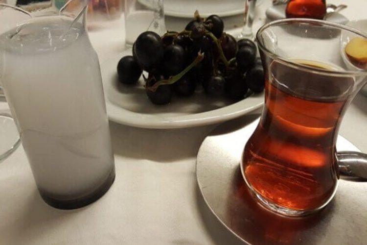 Rakının Yanında Neden Çay İçilir?