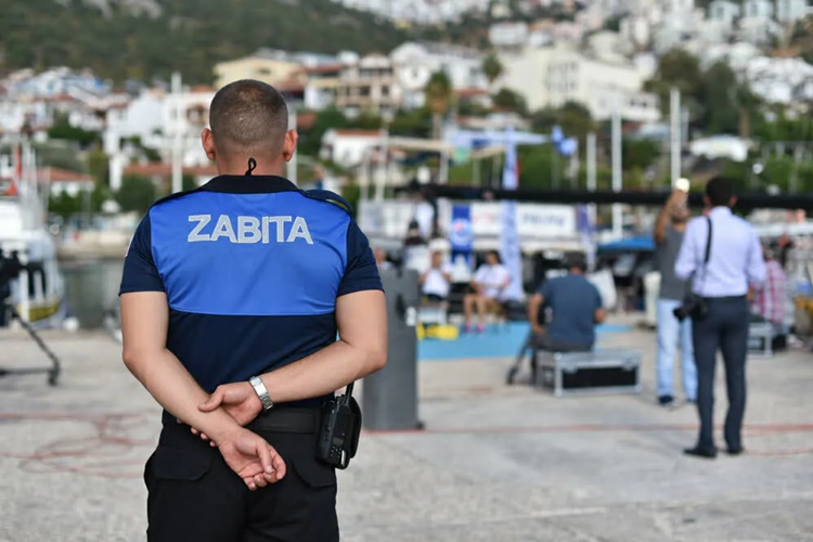 Renk Körleri Zabıta Olabilir Mi?