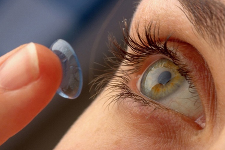 Renkli Lens Kullanmak Zararlı Mı? 