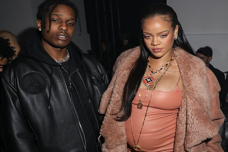 Rihanna Kimden Hamile?