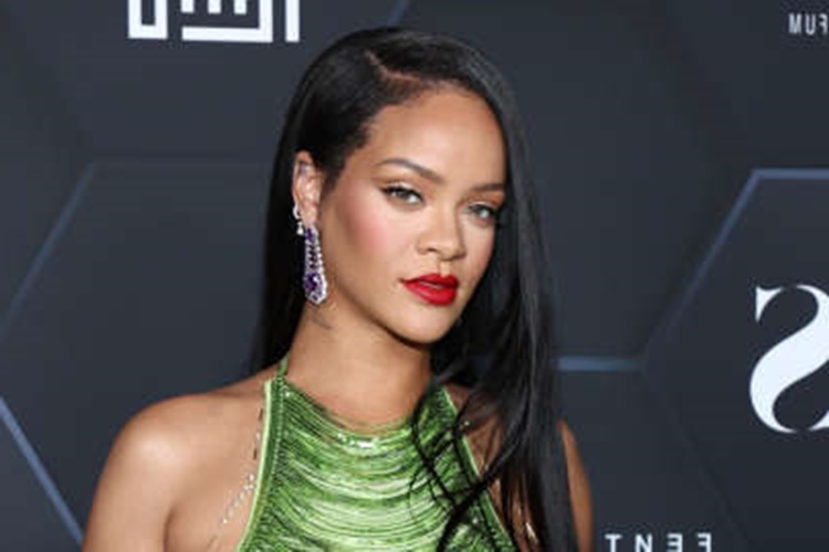Rihanna Nerede Çalışıyor?