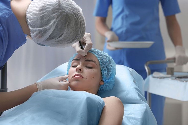 Roaccutane Kullanırken Burun Ameliyat Olunur Mu?