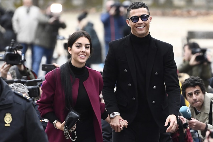 Ronaldo'nun İlk Eşi Kim?