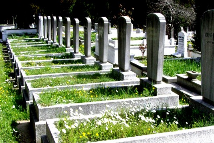 Rüyada Aile Mezarlığı Görmek Ne Anlama Gelir?