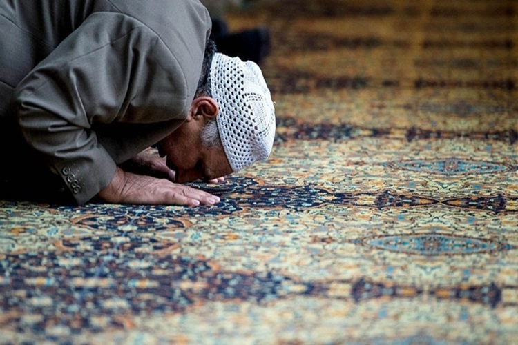 Rüyada Alim ile Namaz Kılmak Ne Anlama Gelir?