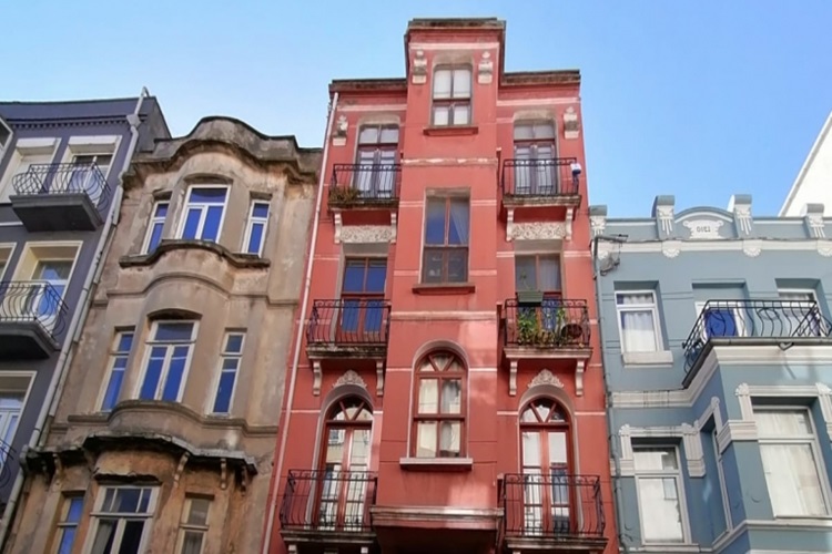 Rüyada Apartman İçinde Kedi Görmek Ne Anlama Gelir?