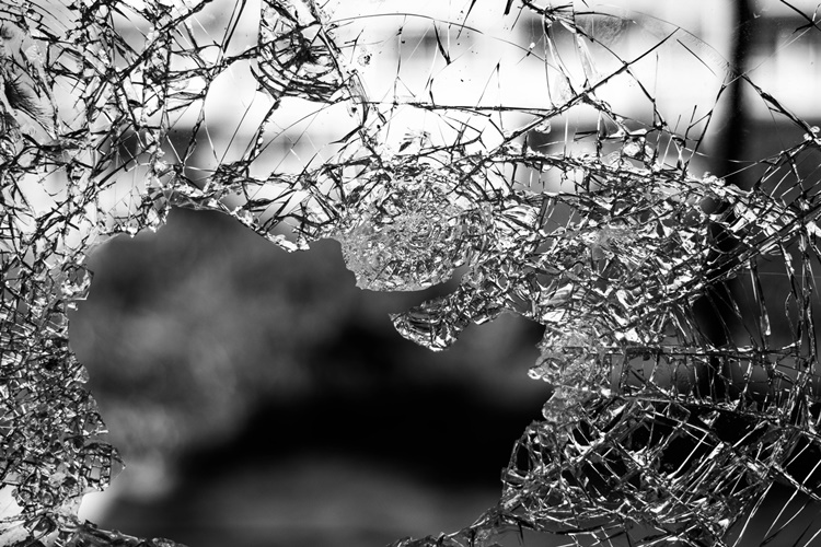 Rüyada Ayna Kırmak Ne Anlama Gelir?