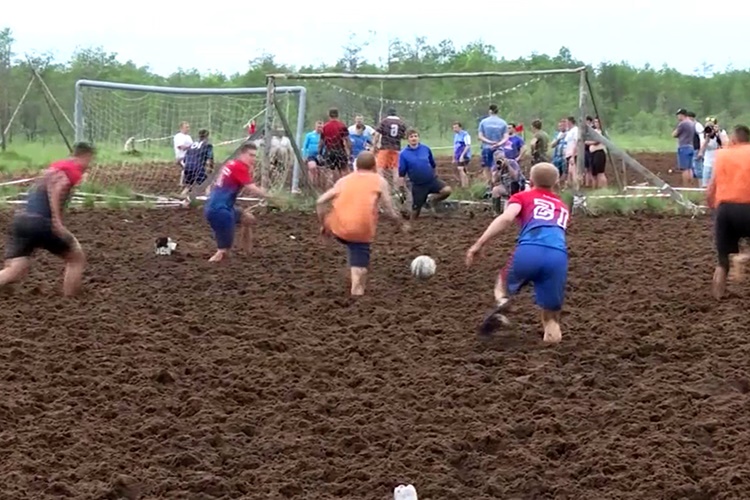 Rüyada Çamurda Futbol Oynamak Ne Anlama Gelir?
