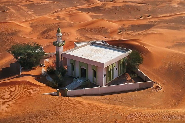 Rüyada Çölde Cami Görmek Ne Anlama Gelir?