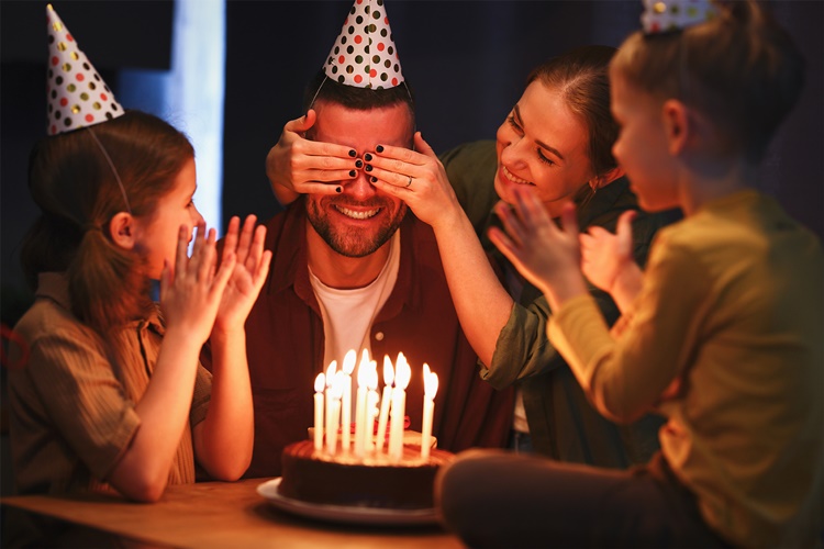 Rüyada Doğum Günü Olan Birini Görmek Ne Anlama Gelir? - Güncel Oku