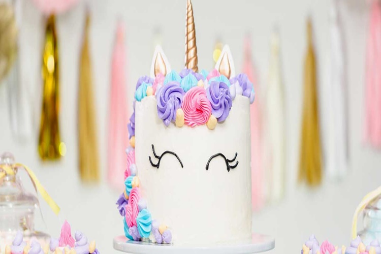 Rüyada Doğum Günü Pastası Dağıtmak Ne Anlama Gelir?