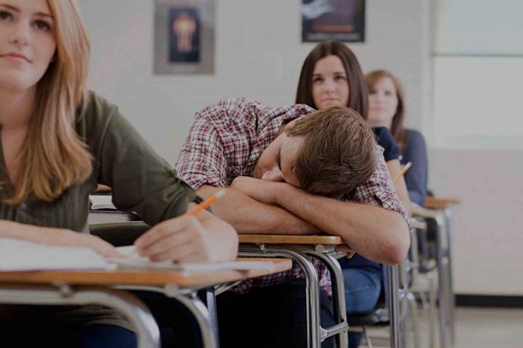 Rüyada Eski Lisede Olmak Ne Anlama Gelir?